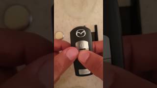 Como cambiar pila sensor llave mazda [upl. by Saunders]