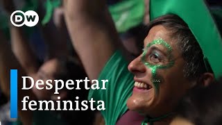 Una ola feminista recorre Latinoamérica [upl. by Eladnyl]